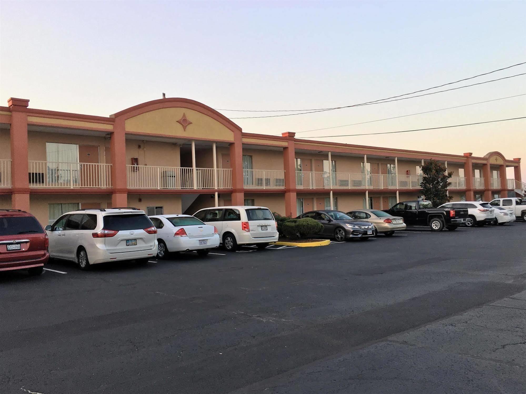 Americas Best Value Inn & Suites Williamstown Exterior photo